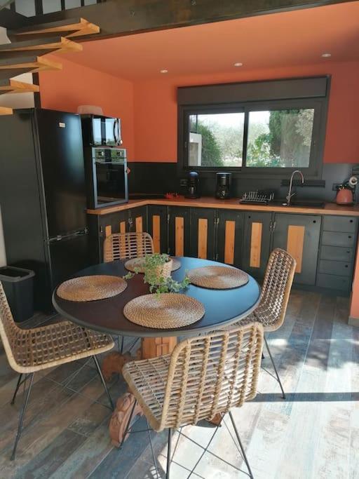 Lagnes Gite Cosy Au Coeur Du Luberon מראה חיצוני תמונה